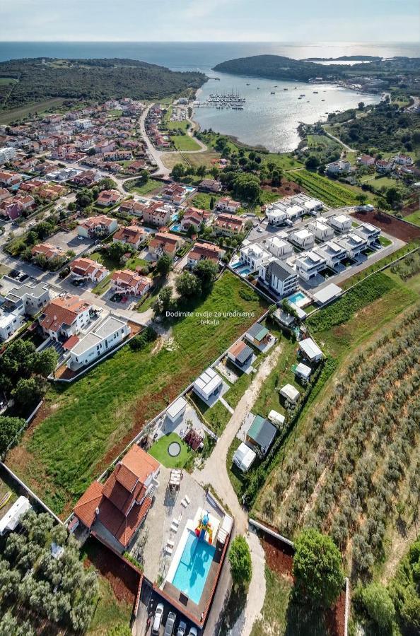 Large Camper In The Olive Grove Banjole Exterior foto